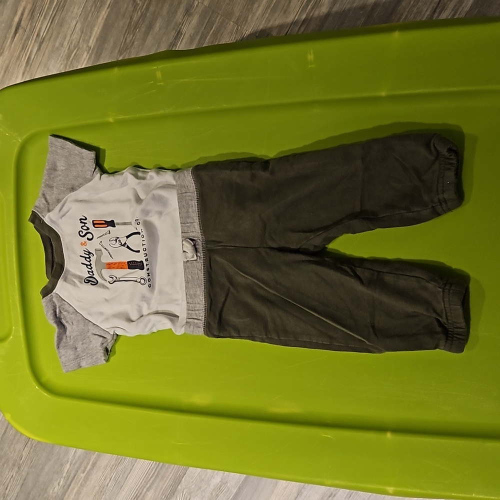 5/25$ Carter's matching set baby boy size 9 months